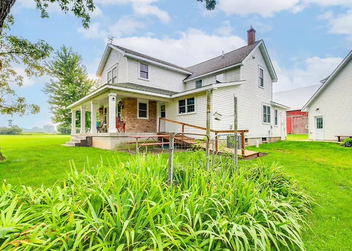 Charming Manchester Retreat W/ Patio & Fireplace!