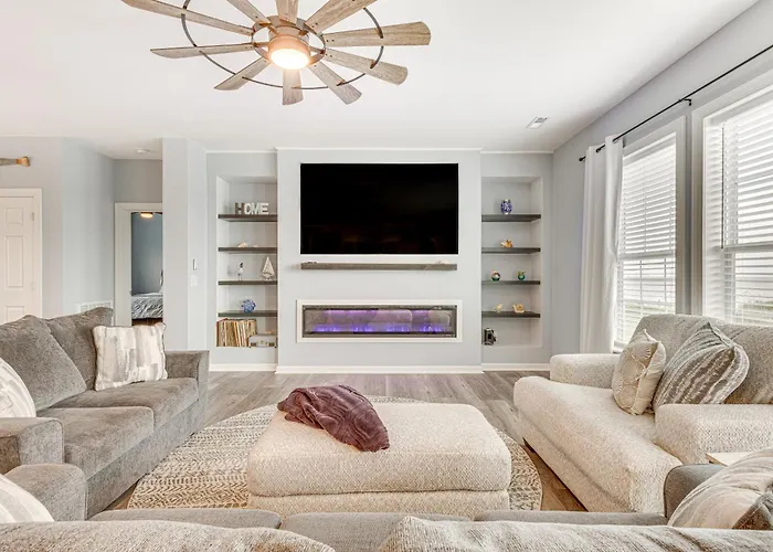 Private Beach & Deck: Bayfront Home In Hayes!