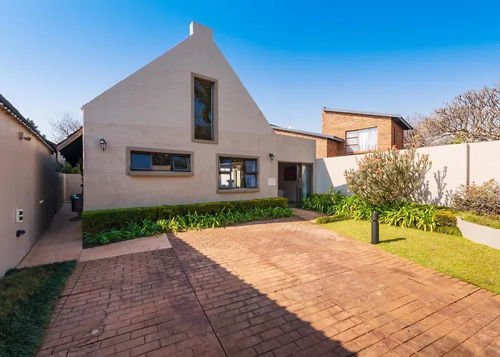 Ginger Barn 5 Sleeper - 1Km From Menlyn