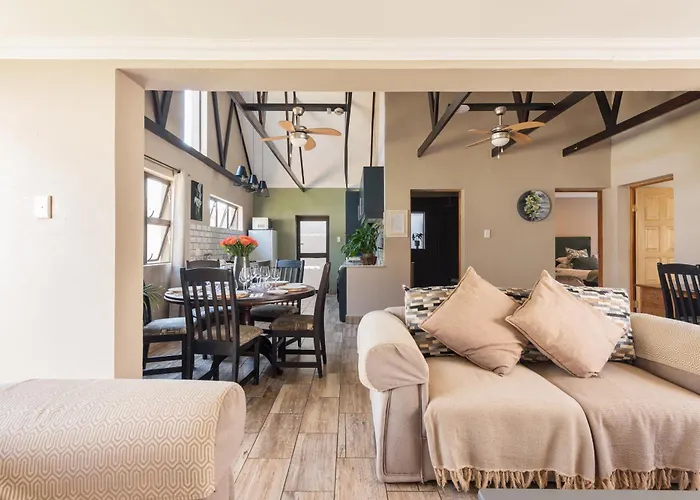Ginger Barn 5 Sleeper - 1Km From Menlyn