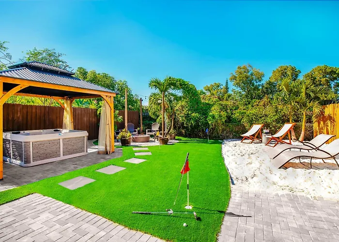 Coastal Farmhouse With Mini Golf, Private Beach &Spa
