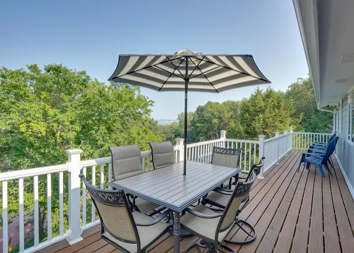 Family-Friendly 'Lakeview Cottage' W/ Deck & View