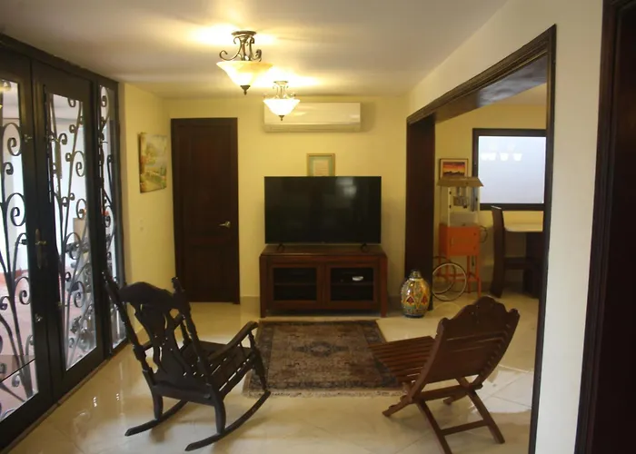 Casa Enayati - Entire 4 Bedroom Home Coco Del Mar