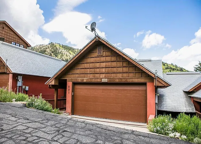 Three Bears Hideaway