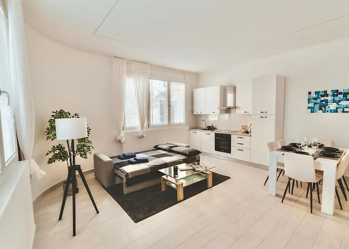 Exclusive Luxury Home With Private Parking