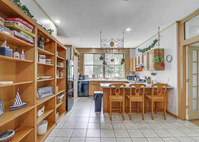 Quiet Lakefront Grand Rapids Cabin On 5 Acres