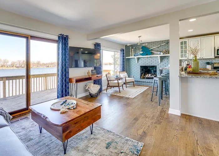 Spacious Lakefront Home In White Lake