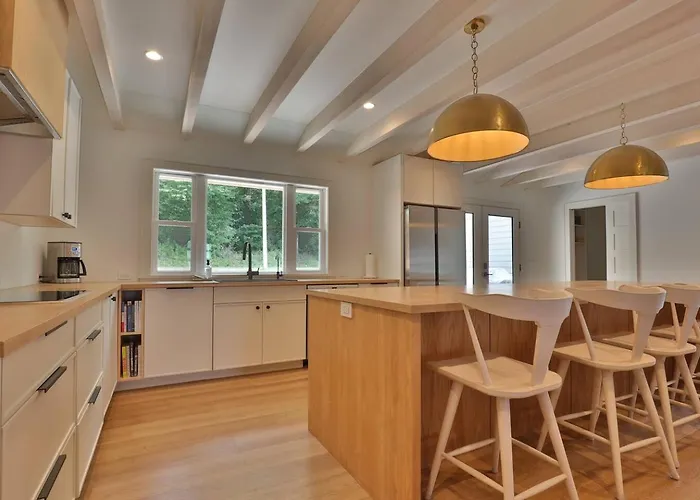 Spacious 3B2B Minutes To Skyline