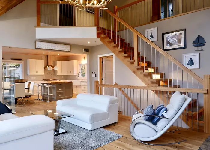 The Rowanwood - Muskoka Cottage Retreat