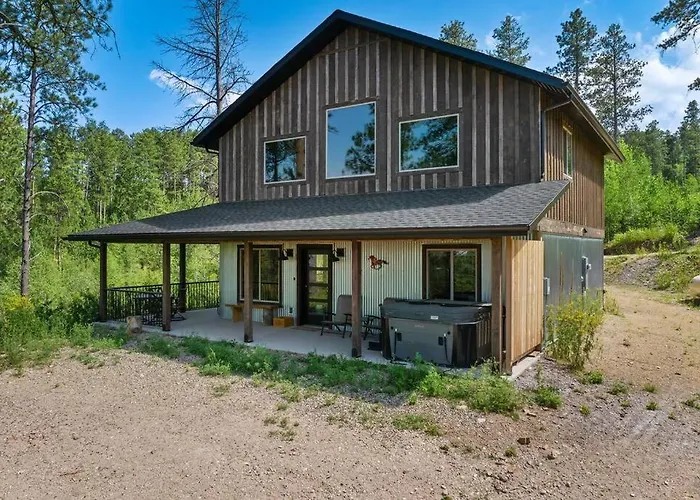 Rustic Peaks Cabin With Hot Tub