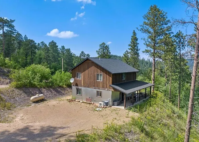Rustic Peaks Cabin With Hot Tub