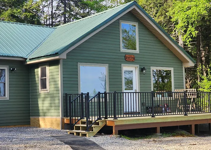 Family Friendly Lakefront Cottage, Ambajejus Lake