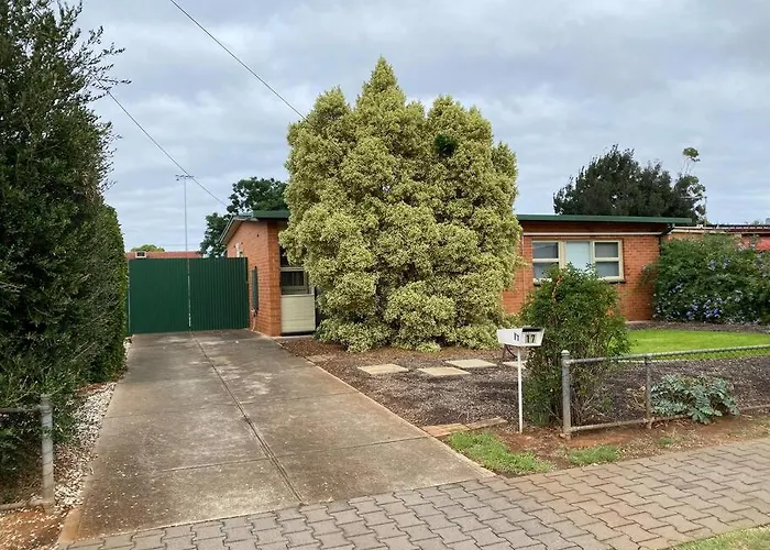 Large Home And Yard Gateway To Barossa, Davoren Park