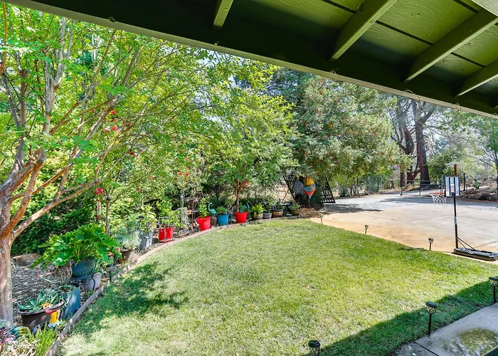 Hot Tub, Dog-Friendly Yard! 3-Acre Redding Retreat