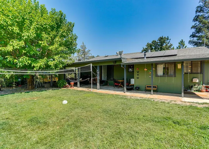 Hot Tub, Dog-Friendly Yard! 3-Acre Redding Retreat