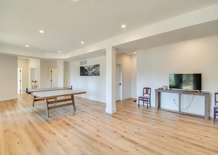 2 Mi To Lake: Stunning Twin Lakes Home W/ Deck