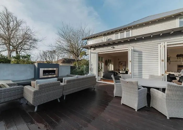 Bel Air Mansion - Sleeps 12 Villa