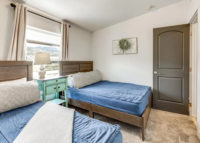 Tranquil Indigo Getaway < 3 Mi To Hot Pools!