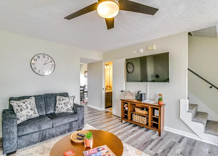 Inviting Bowling Green Escape W/ Smart Tvs!