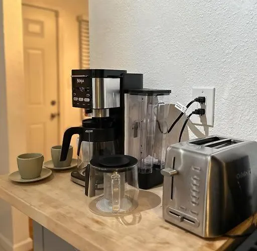 Modern Eclectic 1Br In Central Sd With Free Parking, Kitchen And Ac!