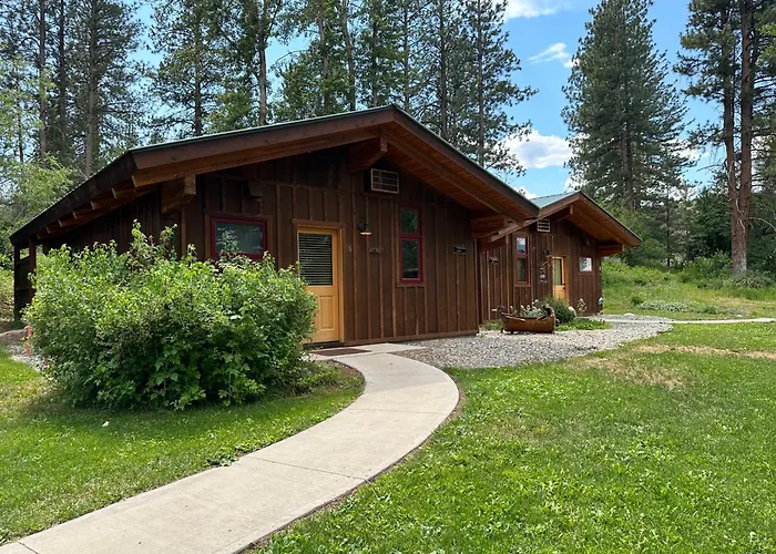 Chewuch Inn & Cabins