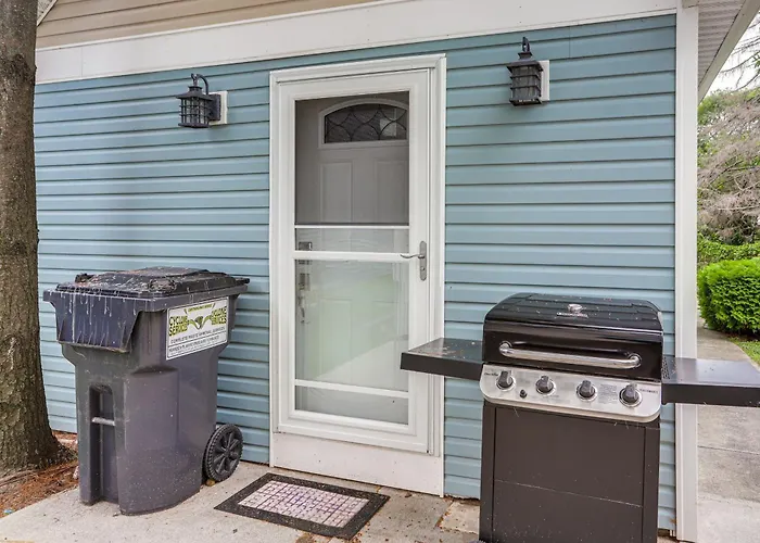 3 Mi To Cedar Point: Sunny Sandusky Home W/ Yard