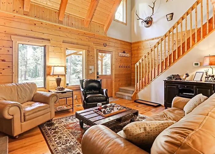 Cle Elum Mountain Cabin W/ Hot Tub & Hiking!