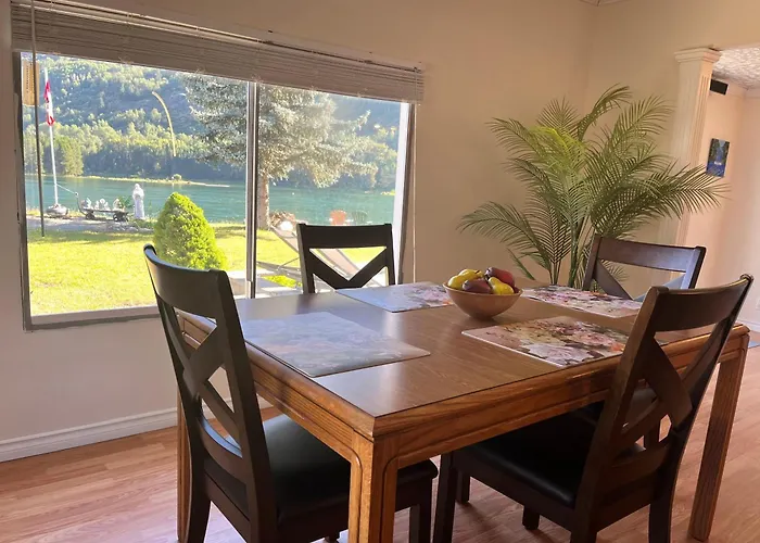 Waterfront, Mountainview House In Castlegar