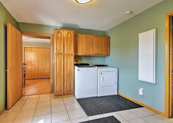 Evergreen Ranch Family Vacation Home, Sleeps 8, Private Hot Tub