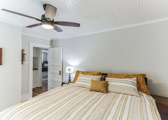 Charming Downtown Mccloud Retreat Home