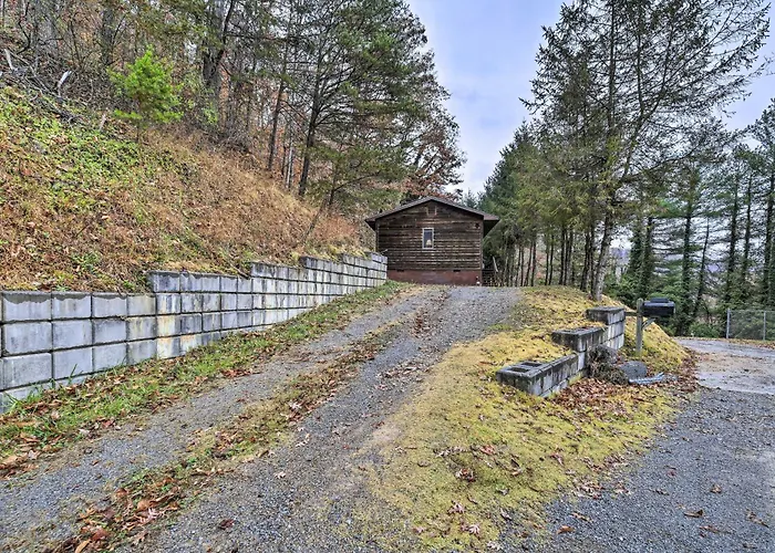 Peaceful Cottage W/ Mtn View Near Atv Trails!