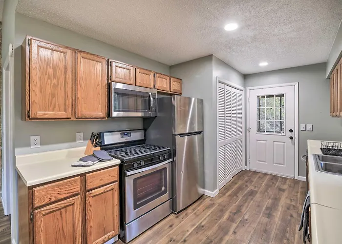 Peaceful Cottage W/ Mtn View Near Atv Trails!