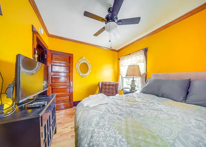 Family-Friendly Home: Walk To Lake Erie!