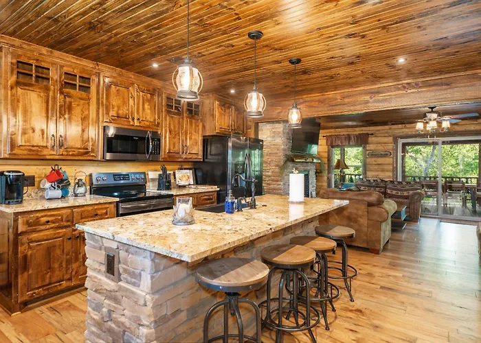 Riverfront Lodge With A Hot Tub