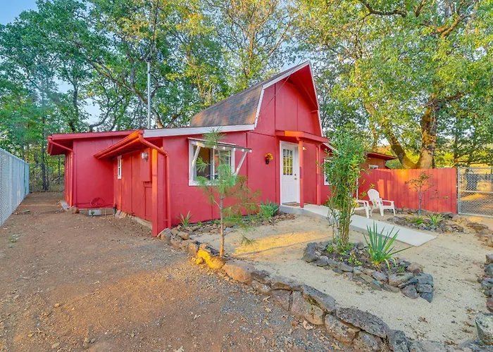 Grants Pass Cottage ~ 8 Mi To Rogue River!