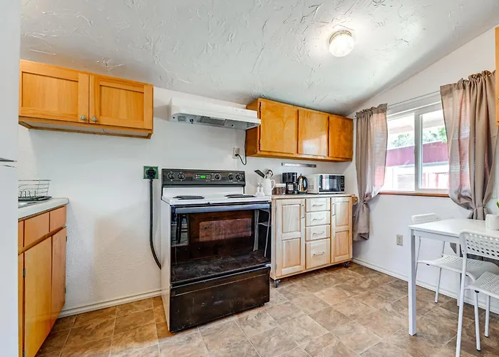 Grants Pass Cottage ~ 8 Mi To Rogue River!