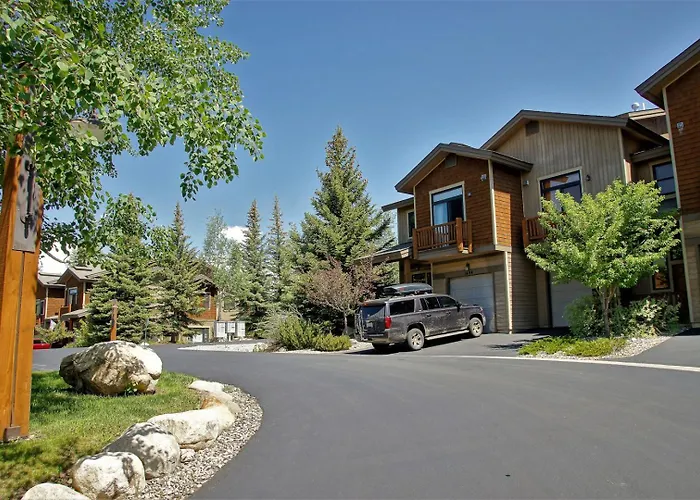 Pool & Hot Tubs, 2 Living Rooms, City Shuttle, Washer, Dryer