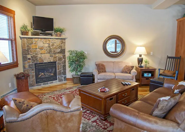 Pool & Hot Tubs, 2 Living Rooms, City Shuttle, Washer, Dryer