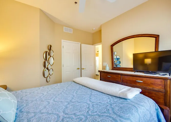 Family Condo W/ Views & Pool Access In Lake Ozark!