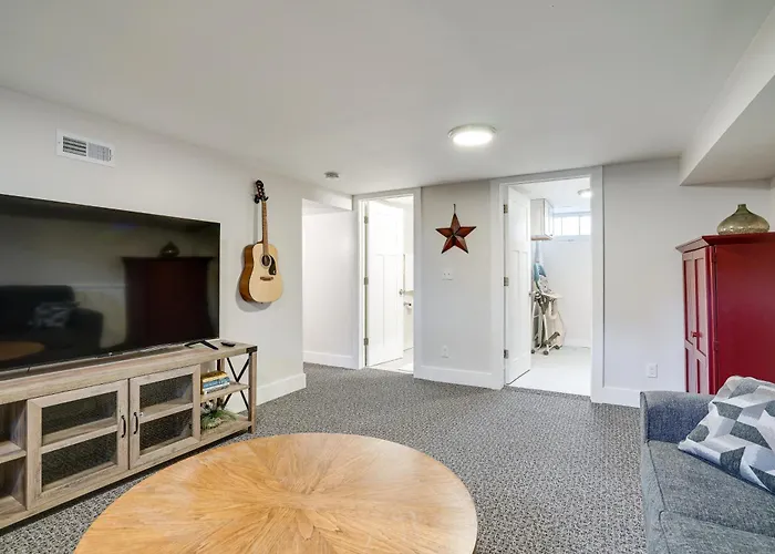 Spacious Minneapolis Home Rental: 8 Mi To Downtown