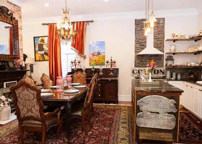The Dollhouse - 3 Bed, 2 Bath, Walk To Downtown