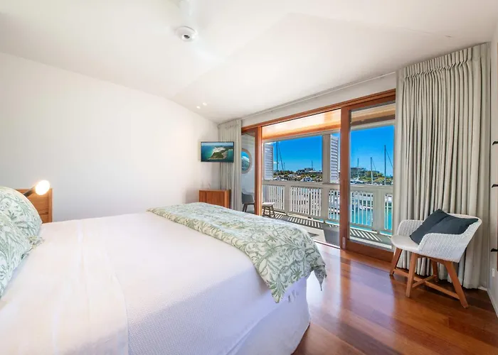 Airlie Beach Marina-Front Luxury At 10 The Cove