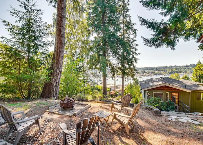 Gig Harbor Home: Large Deck, Outdoor Dining Area