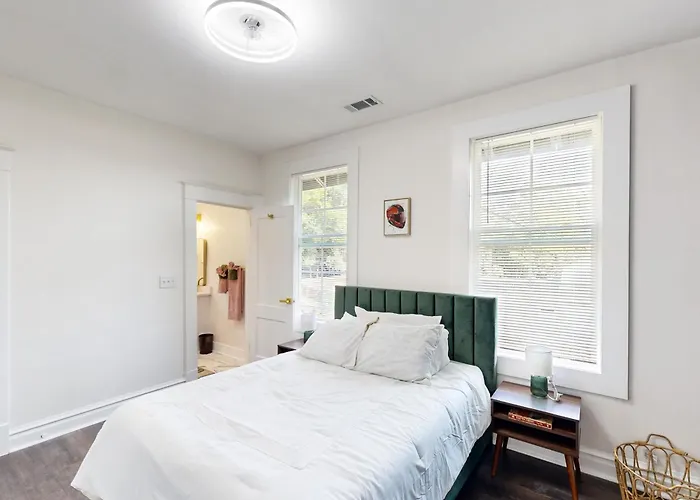 < 2 Mi Dtwn Augusta: Charming Historic Home