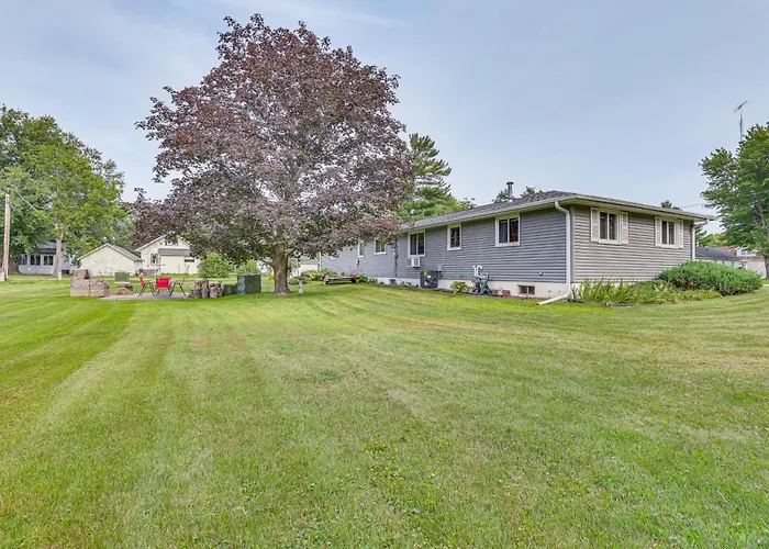 12 Mi To Castle Rock Lake: Serene New Lisbon Home!