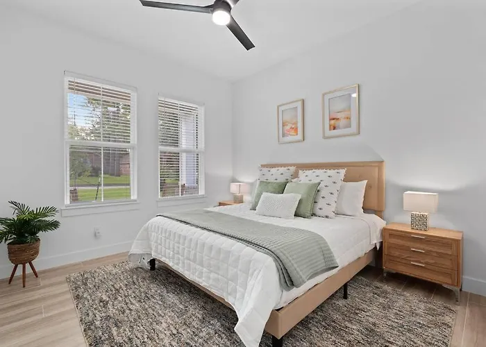 New Listing Modern Lake Conroe Oasis