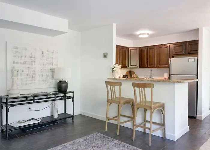Crystal City Charm 2Br Free Parking 104