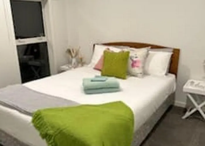 Modern, Cozy And Spacious 3 Bedroom Home Near City Centre