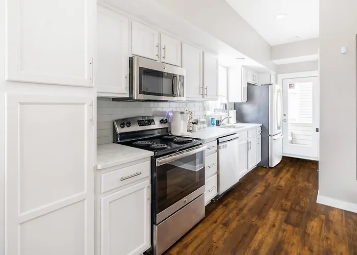 Luxury Downtown Townhome Private Garage Unit 16