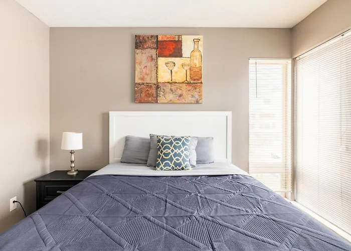 Luxury Downtown Townhome Private Garage Unit 9
